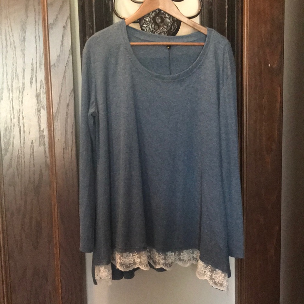 Heathered blue XXL long sleeved T with cream lace